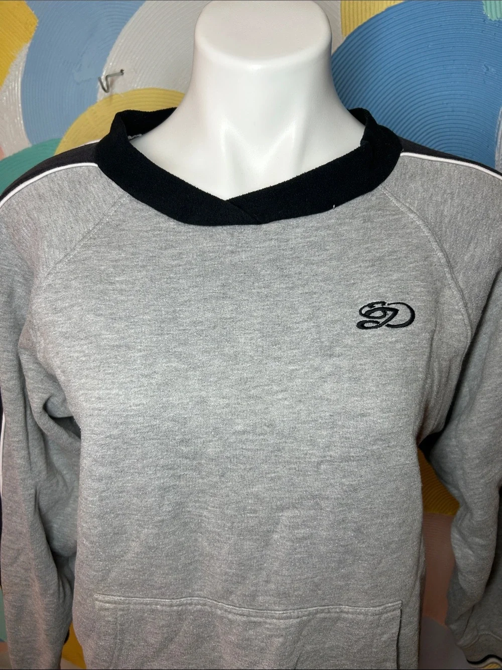 Vintage Men's Grey Crewneck Sweatshirt with Black Accents